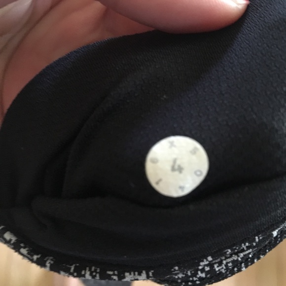 Lululemon leggings size 4 - Picture 7 of 7